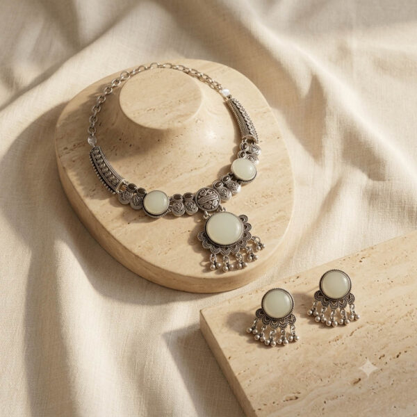 Oxidized White Stone Necklace